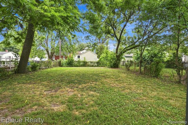 7511 Meadow Avenue, Warren, MI 48091