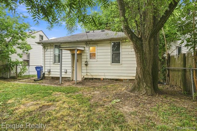7511 Meadow Avenue, Warren, MI 48091