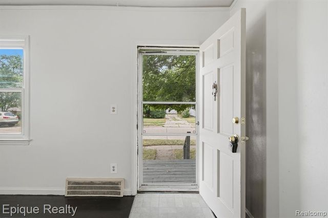 7511 Meadow Avenue, Warren, MI 48091
