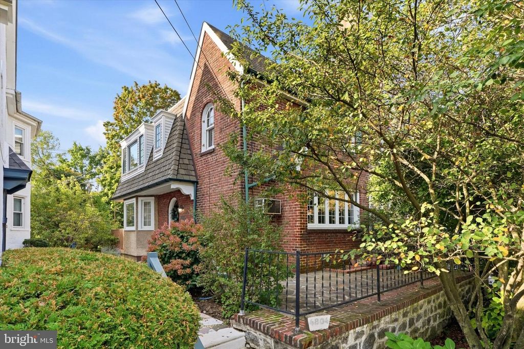 4804 CONSHOHOCKEN AVE, PHILADELPHIA, PA 19131 — exterior