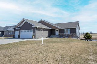 2206 Rolling Green Lane, North Mankato, MN 56003
