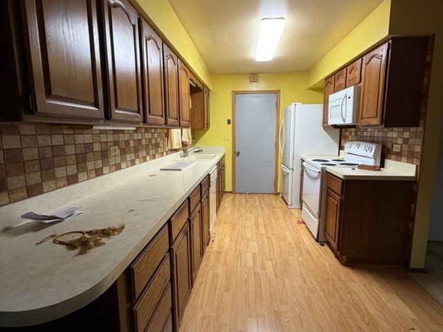381 N Silverleaf Boulevard, Carol Stream, IL 60188
