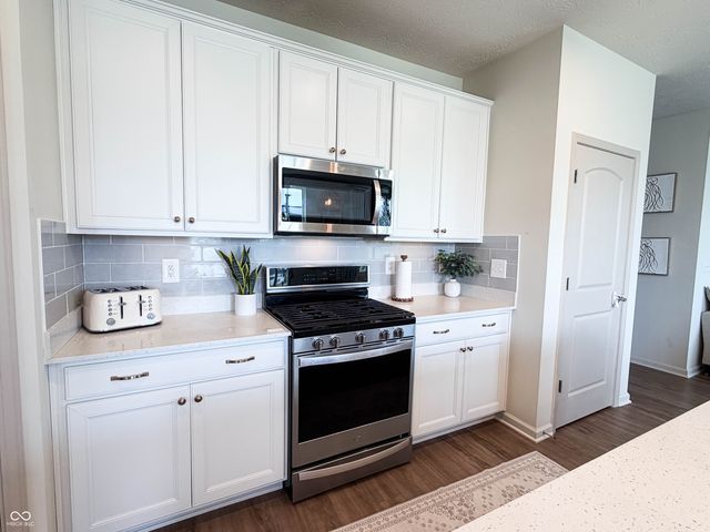 6799 Seattle Slew Drive, Whitestown, IN 46075
