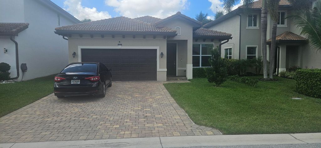 6837 Langdon Way, Greenacres, FL 33463