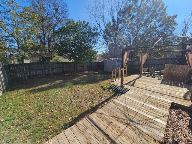 7 CRESTWOOD Court, Millbrook, AL 36054