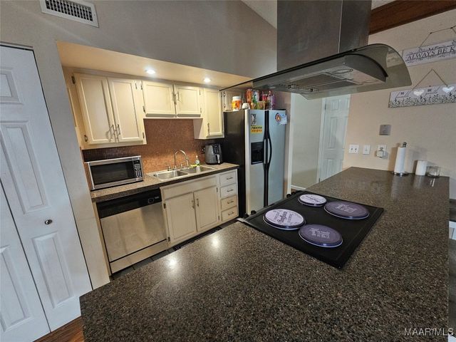 7 CRESTWOOD Court, Millbrook, AL 36054