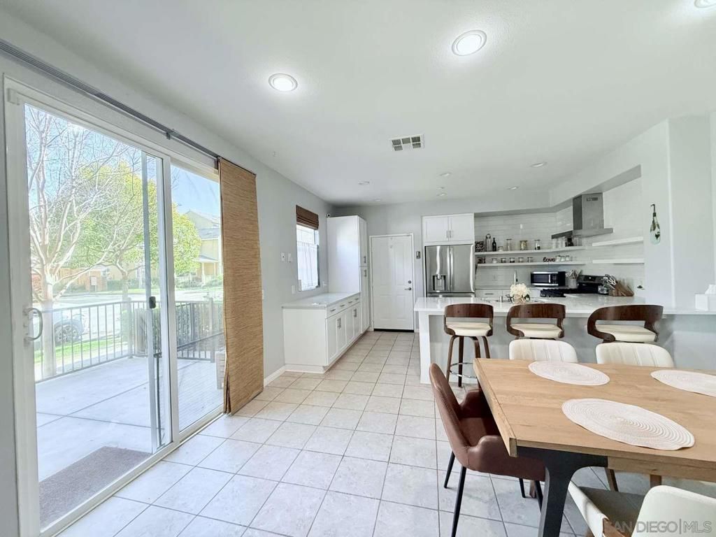 Image 11 of property listing at 3014 N Oxnard Blvd, Oxnard, CA 93036