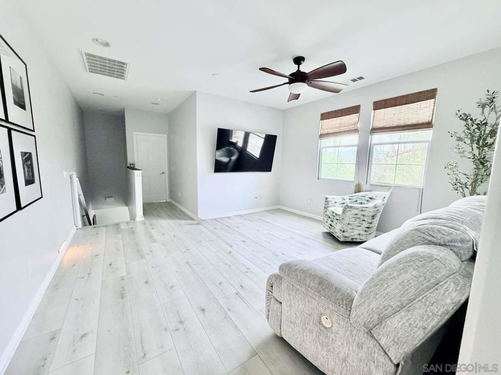 Image 16 of property listing at 3014 N Oxnard Blvd, Oxnard, CA 93036