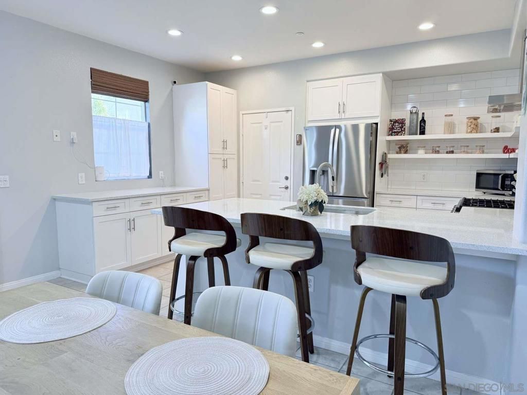 Image 3 of property listing at 3014 N Oxnard Blvd, Oxnard, CA 93036