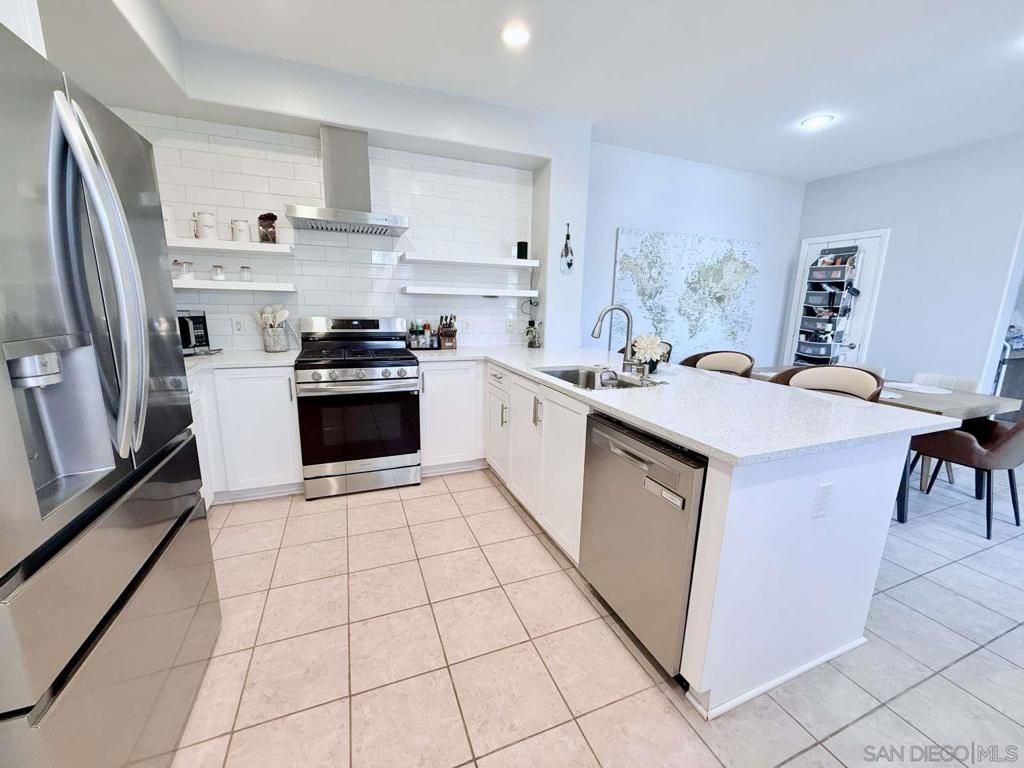 Image 7 of property listing at 3014 N Oxnard Blvd, Oxnard, CA 93036