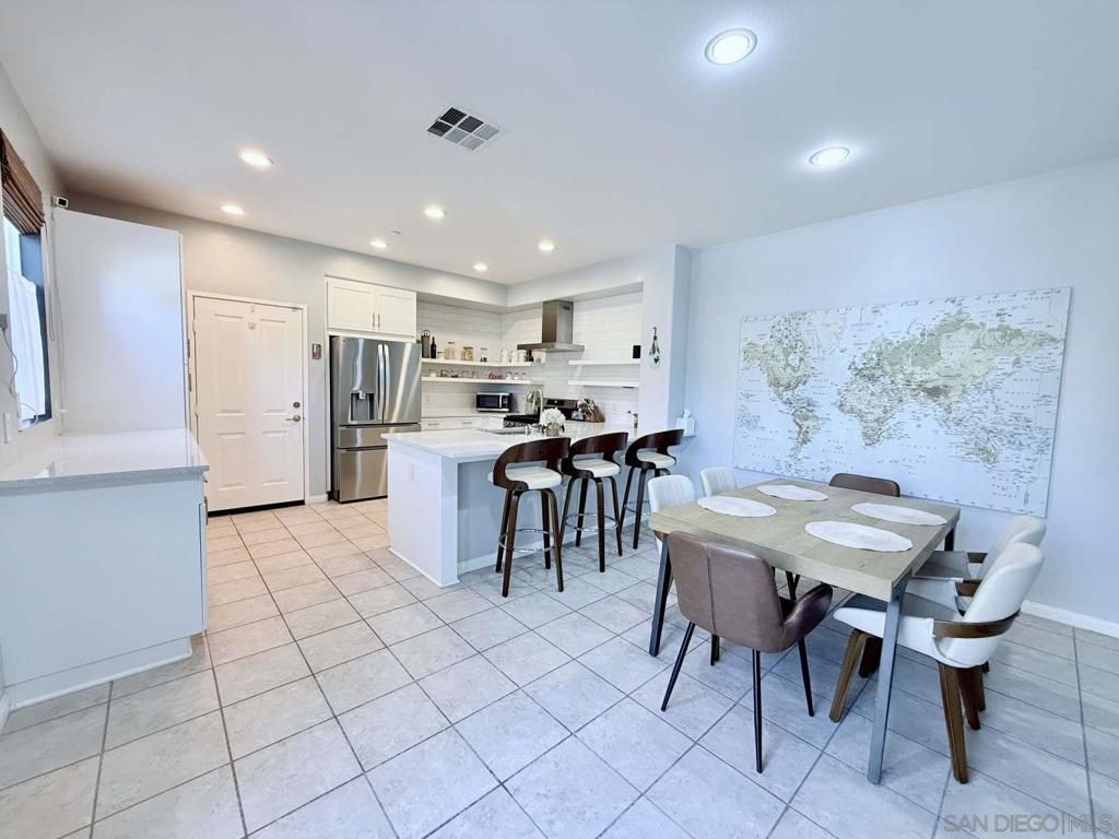 Image 9 of property listing at 3014 N Oxnard Blvd, Oxnard, CA 93036