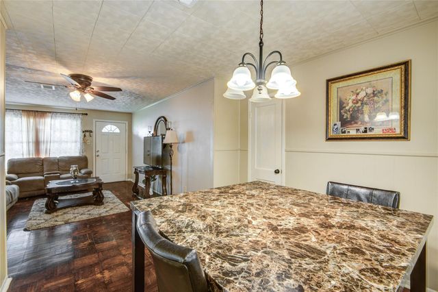 131 Laurel Street, Lake Jackson, TX 77566