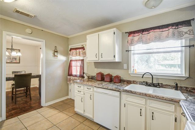 131 Laurel Street, Lake Jackson, TX 77566