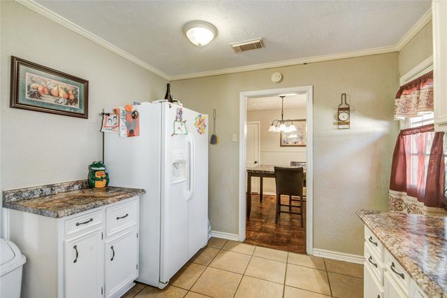 131 Laurel Street, Lake Jackson, TX 77566