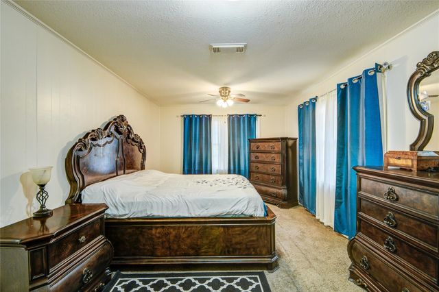 131 Laurel Street, Lake Jackson, TX 77566