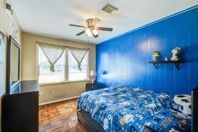 131 Laurel Street, Lake Jackson, TX 77566