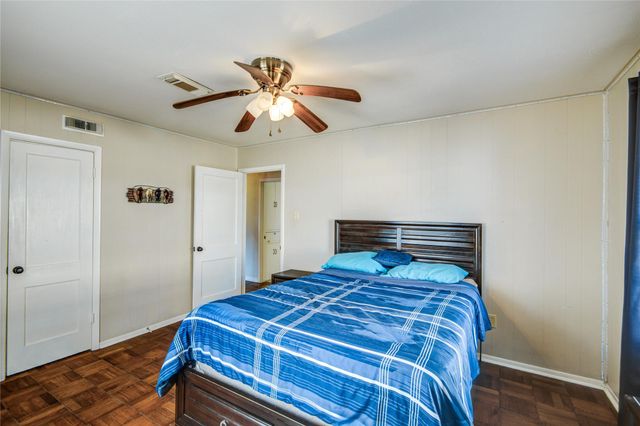 131 Laurel Street, Lake Jackson, TX 77566