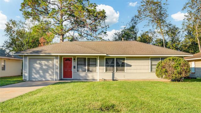 131 Laurel Street, Lake Jackson, TX 77566