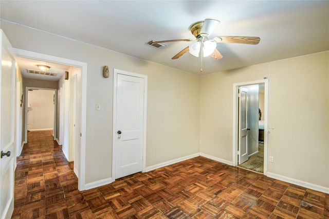 131 Laurel Street, Lake Jackson, TX 77566