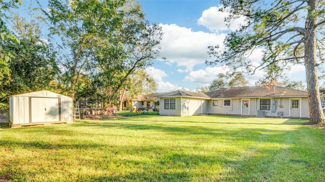 131 Laurel Street, Lake Jackson, TX 77566
