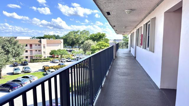 10207 Sunrise Lakes Boulevard 407, Sunrise, FL 33322