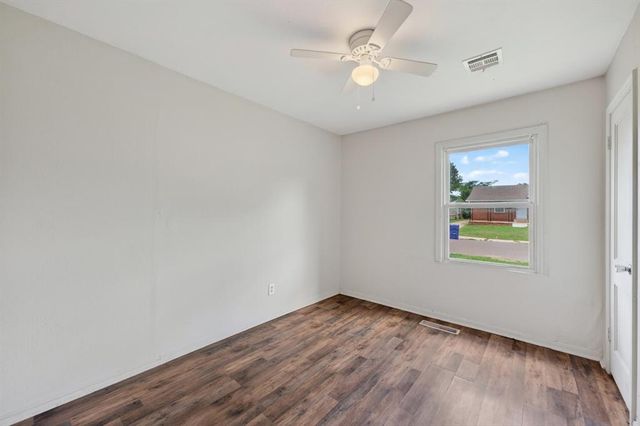 405 E Rickenbacker Drive, Midwest City, OK 73110