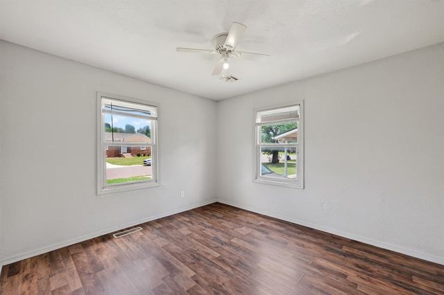 405 E Rickenbacker Drive, Midwest City, OK 73110