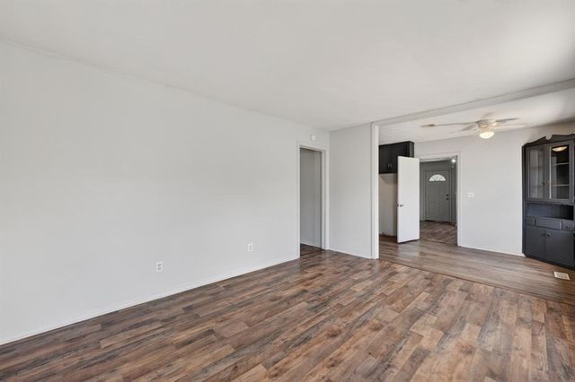 405 E Rickenbacker Drive, Midwest City, OK 73110