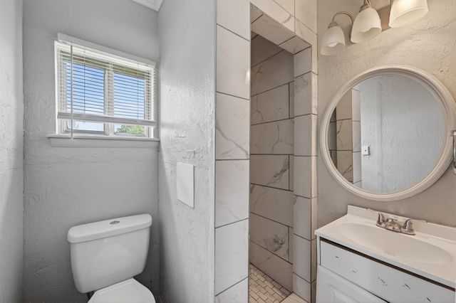 405 E Rickenbacker Drive, Midwest City, OK 73110