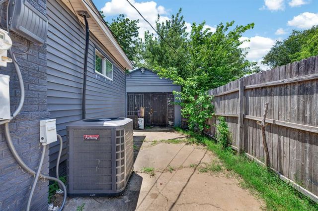 405 E Rickenbacker Drive, Midwest City, OK 73110