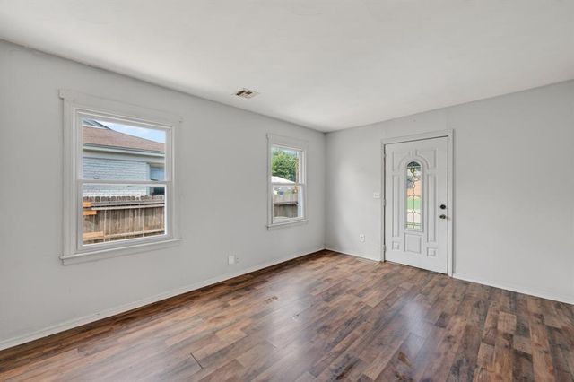 405 E Rickenbacker Drive, Midwest City, OK 73110