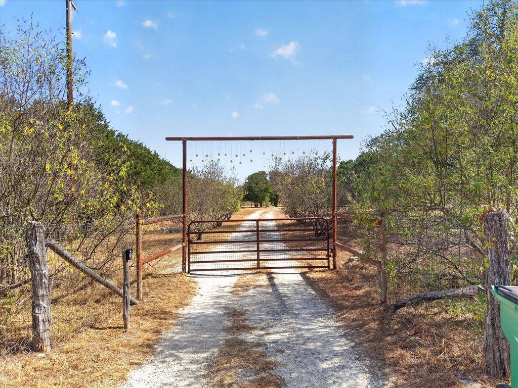 2607 Williamson Road, Granbury, TX 76048 — photo 3