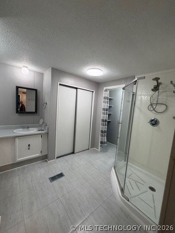 4166 Sportsman, Kingston, OK 73439