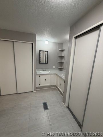 4166 Sportsman, Kingston, OK 73439