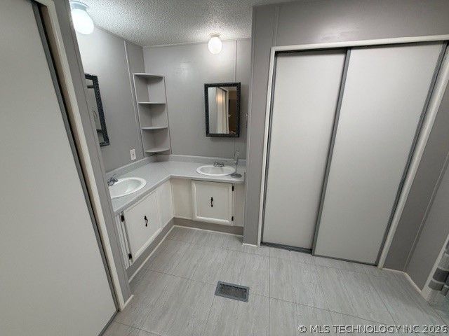 4166 Sportsman, Kingston, OK 73439