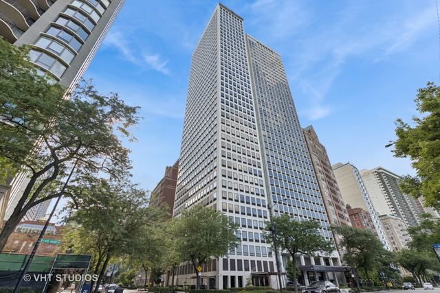 1100 N Lake Shore Drive 17C, Chicago, IL 60611