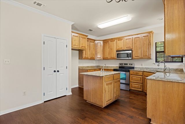 425 Indian Mountain Court, Granbury, TX 76048
