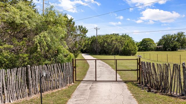 425 Indian Mountain Court, Granbury, TX 76048