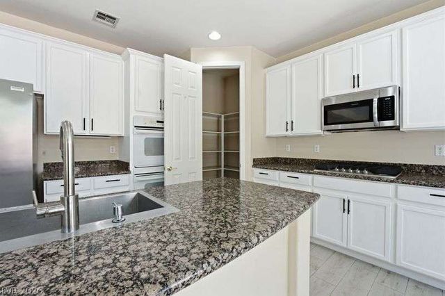 10464 Calico Pines Avenue, Las Vegas, NV 89135