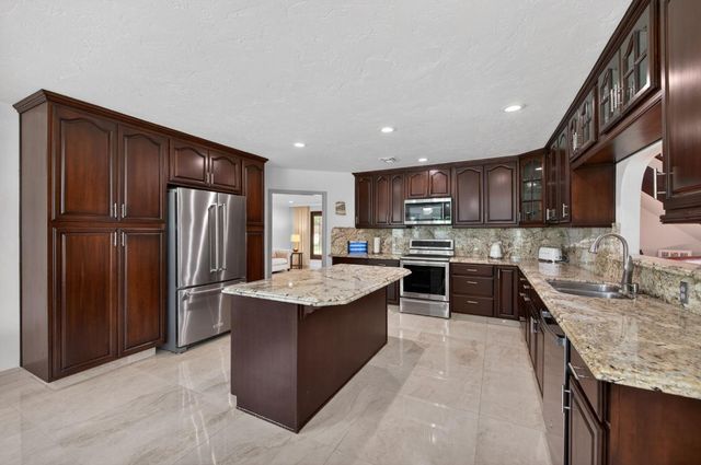 1320 W Alluvial Avenue, Fresno, CA 93711