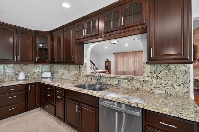 1320 W Alluvial Avenue, Fresno, CA 93711
