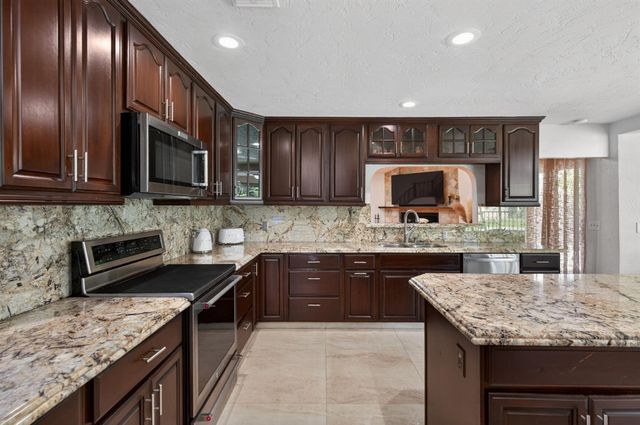1320 W Alluvial Avenue, Fresno, CA 93711