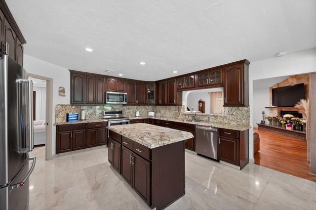 1320 W Alluvial Avenue, Fresno, CA 93711