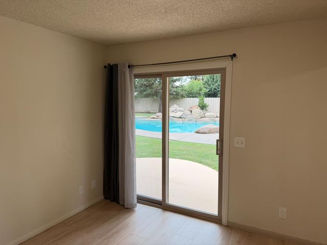 1320 W Alluvial Avenue, Fresno, CA 93711