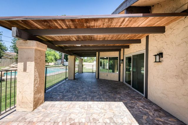 1320 W Alluvial Avenue, Fresno, CA 93711