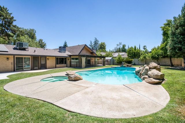 1320 W Alluvial Avenue, Fresno, CA 93711