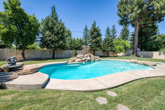1320 W Alluvial Avenue, Fresno, CA 93711