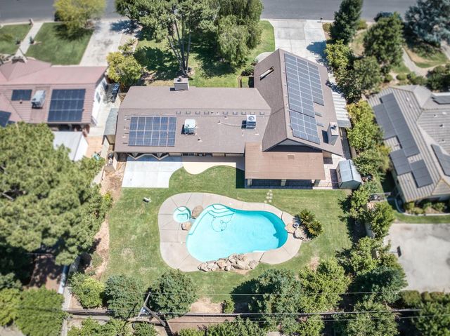 1320 W Alluvial Avenue, Fresno, CA 93711