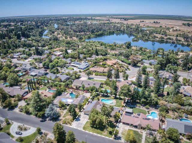 1320 W Alluvial Avenue, Fresno, CA 93711
