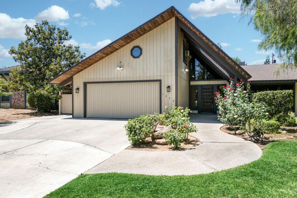 1320 W Alluvial Avenue, Fresno, CA 93711